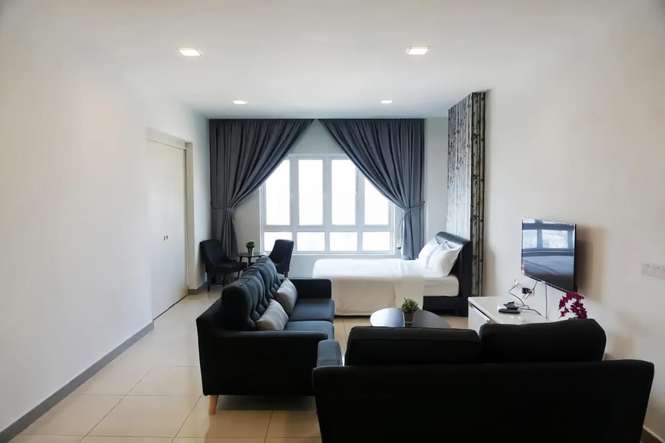 Bed, TV and multimedia, Living room, Seating area