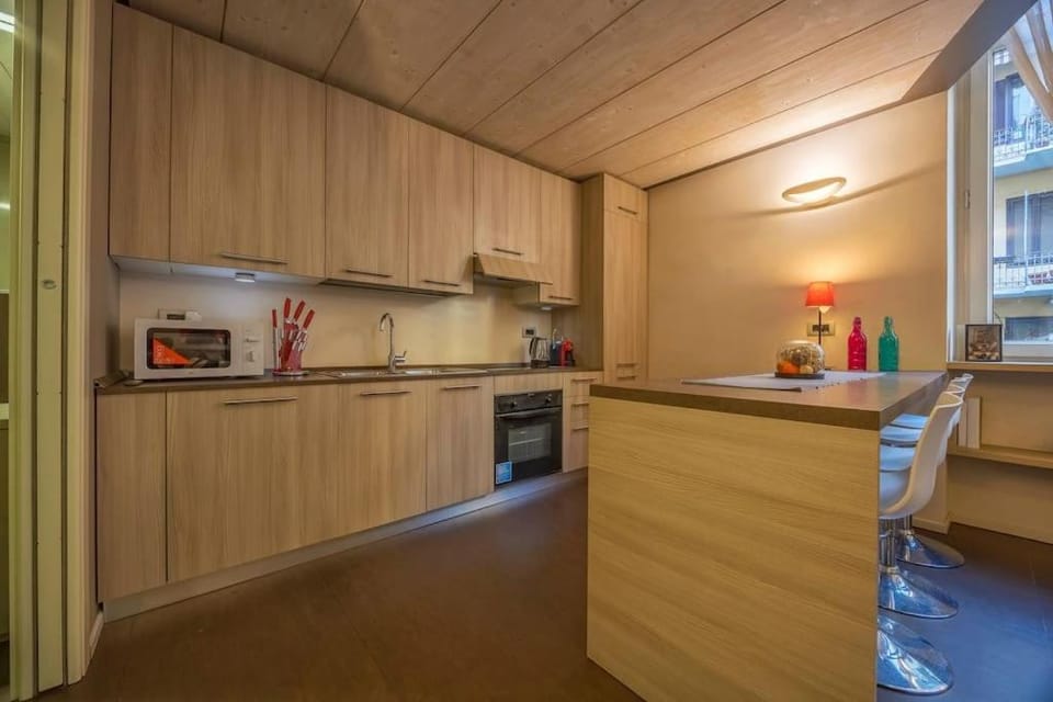Lovely & Quiet Loft next to Porta Nuova Station Apartment in Turin