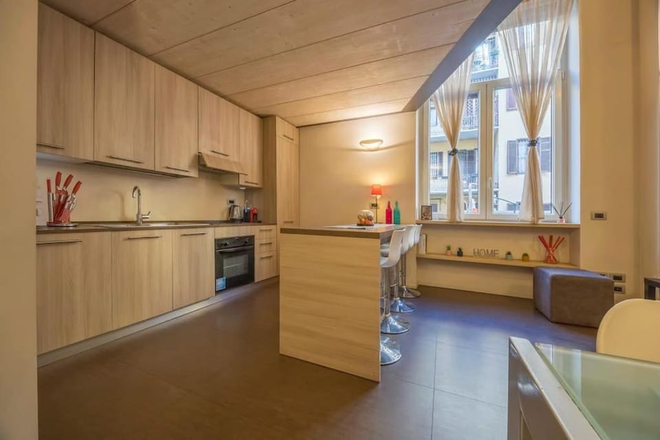 Lovely & Quiet Loft next to Porta Nuova Station Apartment in Turin