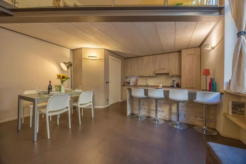 Lovely & Quiet Loft next to Porta Nuova Station Apartment in Turin