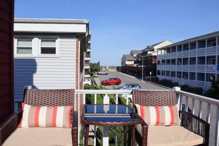Modern 3-BR Ocean Block Apt Walk to the Beach Apartment in Ocean City