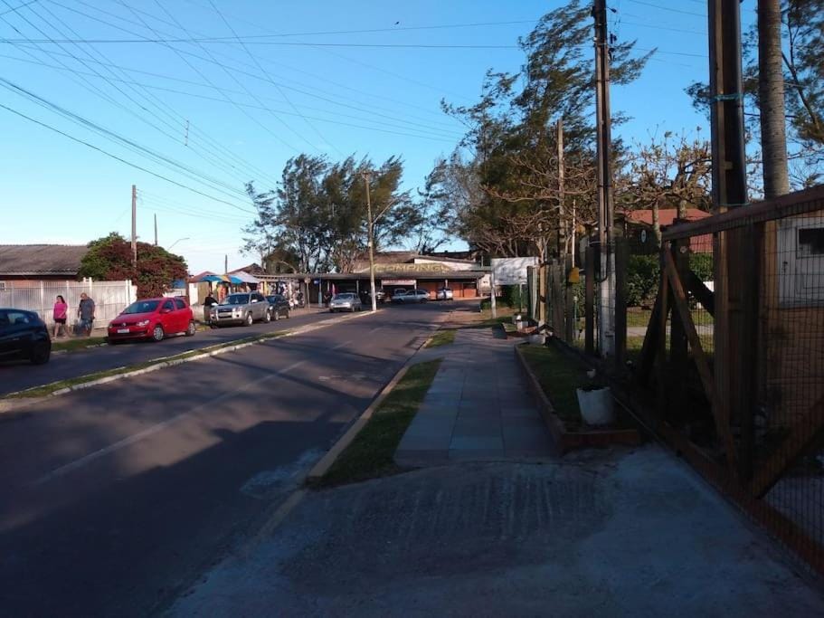 Neighbourhood, Location