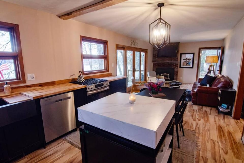The Cottage on Heiner Hill House in Michigan