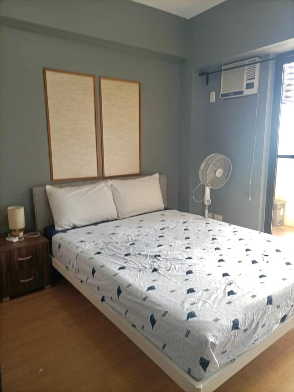 2 BR near NAIA SM BF Pool Balcony 6 guest Apartment in Las Pinas