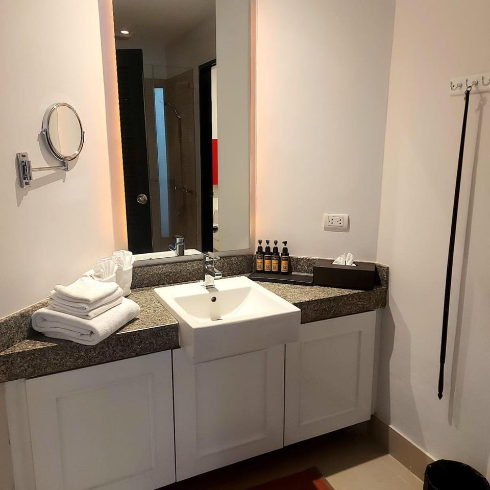 Bathroom, towels