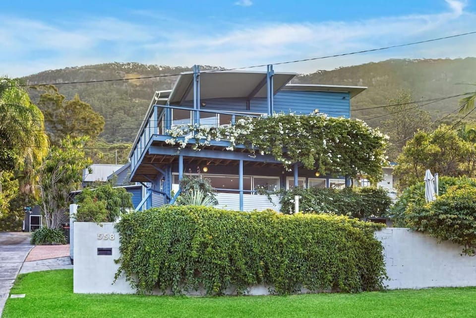 Oceanview Escape One Hour from Sydney House in Wollongong