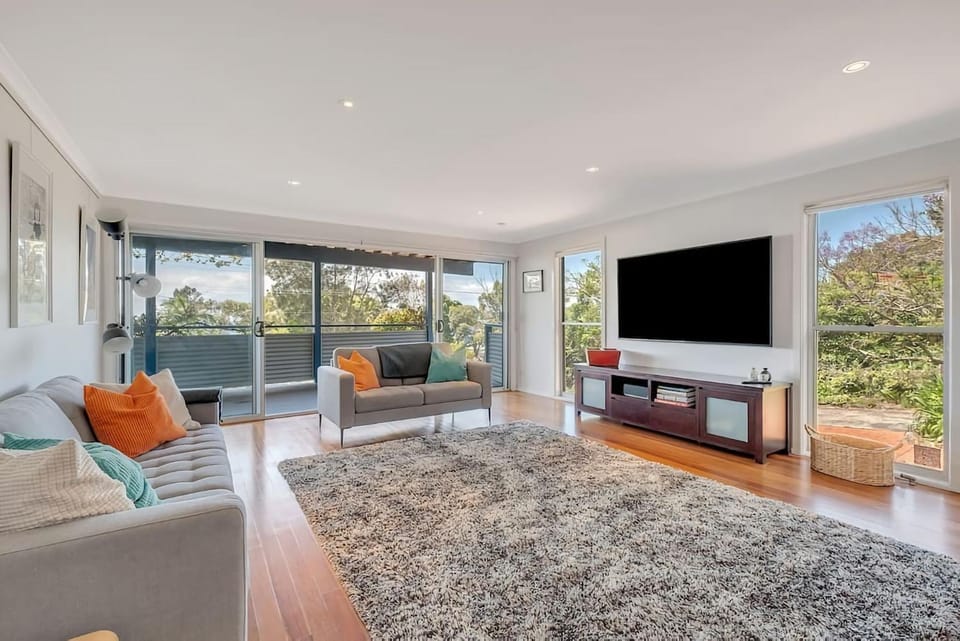 Oceanview Escape One Hour from Sydney House in Wollongong