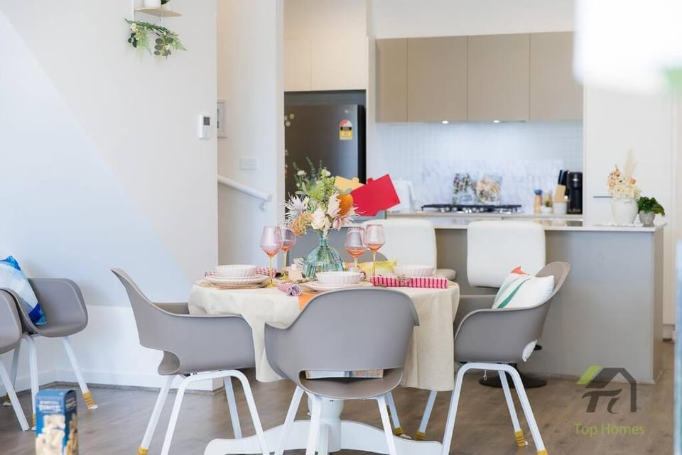 Breath of Nature Home with Pool & BBQ in Throsby House in Canberra