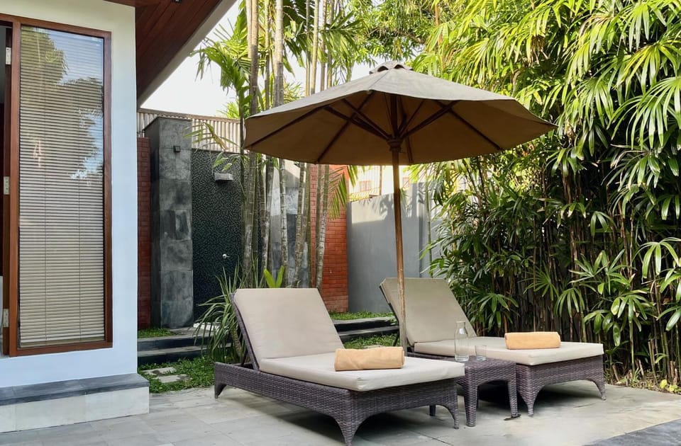 Patio, Seating area, Garden view, sunbed