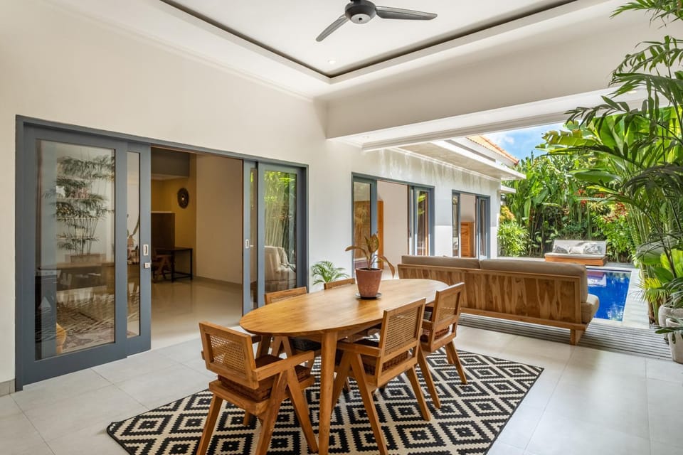 Villa Royal Canggu - 3 minutes to FINNS Beach club! Villa in North Kuta