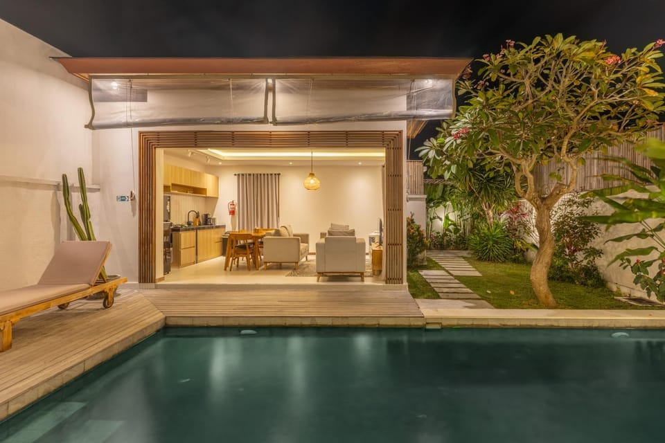 Living room, Swimming pool