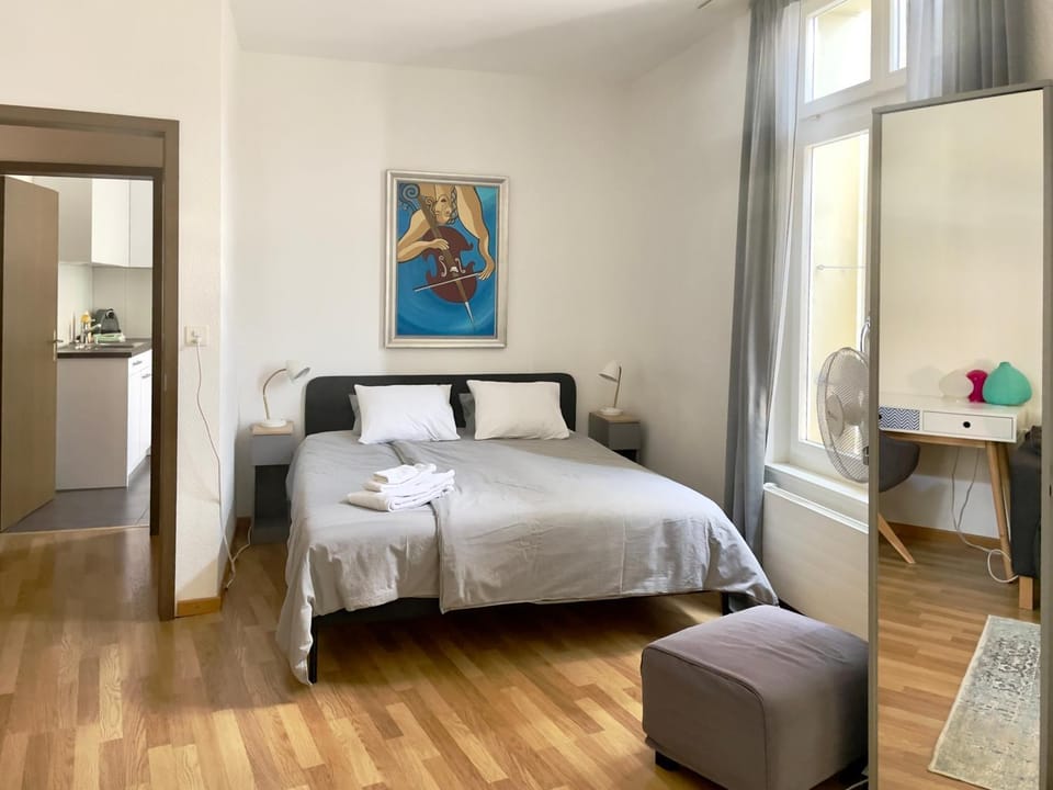 Bed, Photo of the whole room, Bedroom, towels