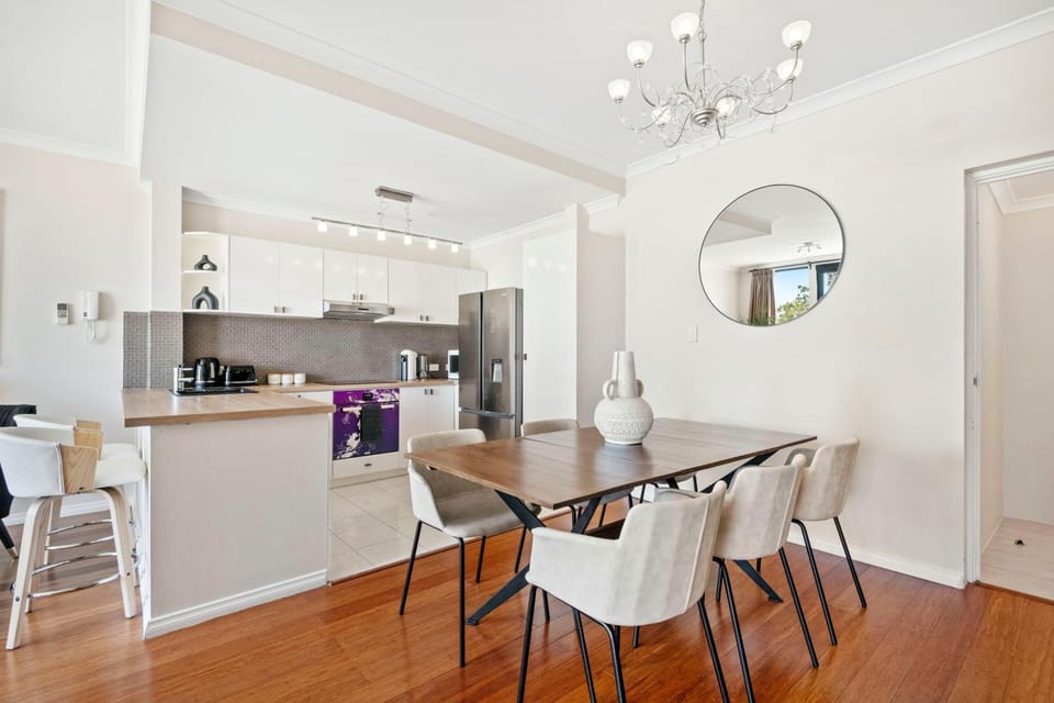 Dining area, kitchen