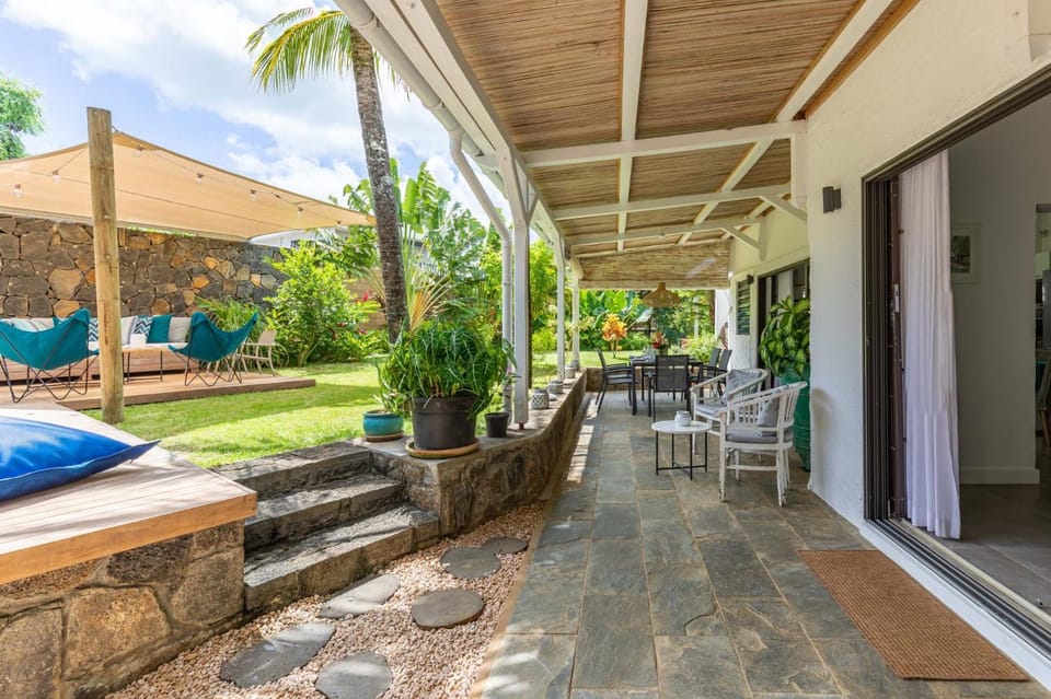 Property building, Patio, Day, Garden, Seating area, Swimming pool