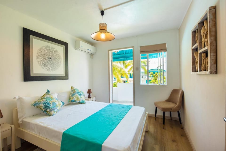 Bed, Balcony/Terrace, Photo of the whole room, Decorative detail, Bedroom, air conditioner