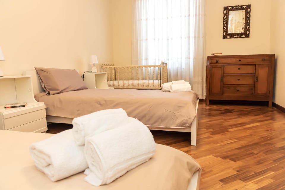 Bed, Photo of the whole room, Bedroom, cot, towels