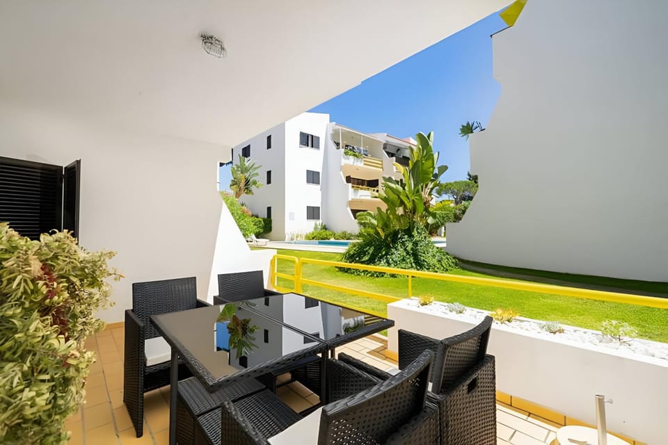 Balcony/Terrace, Swimming pool, Breakfast