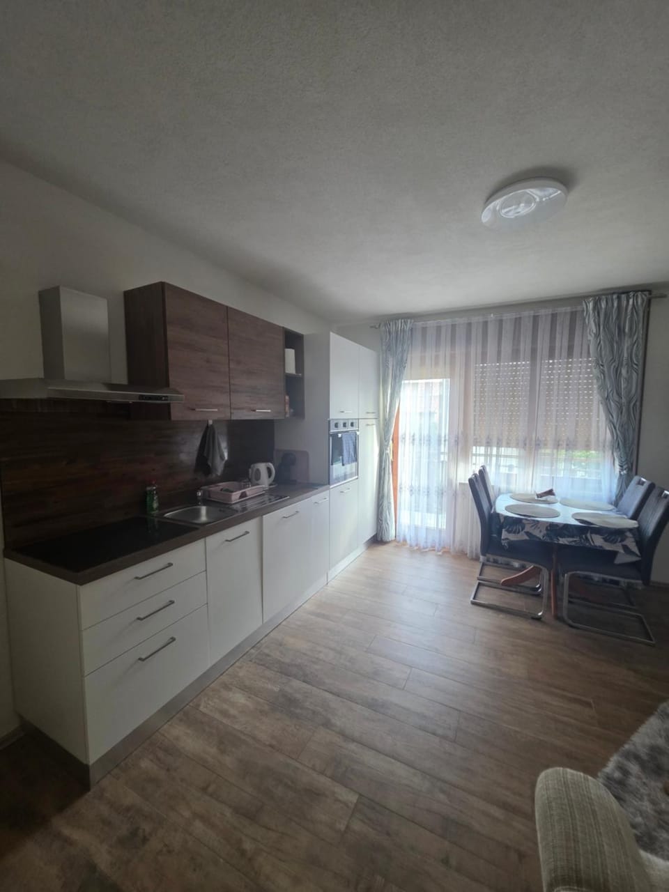 Kitchen or kitchenette, Dining area, stove