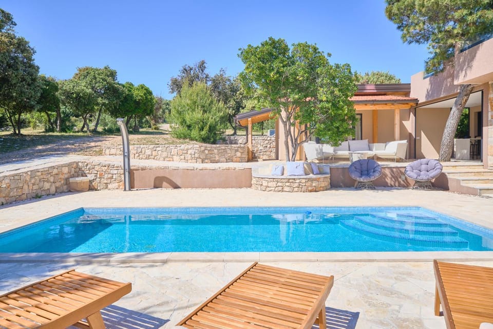 Property building, Patio, Day, Natural landscape, Garden, Garden view, Pool view, Swimming pool, sunbed