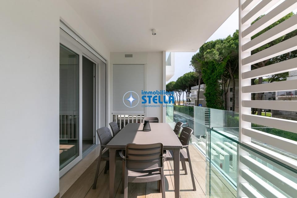 Property building, Balcony/Terrace, Balcony/Terrace