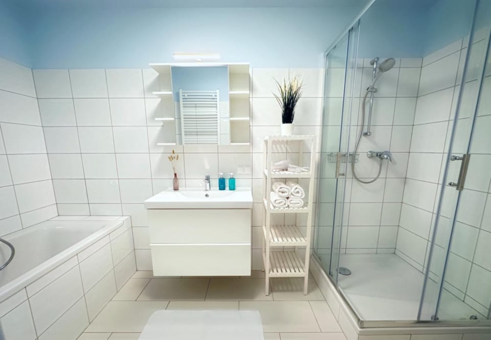 Shower, Bathroom, Bath, towels