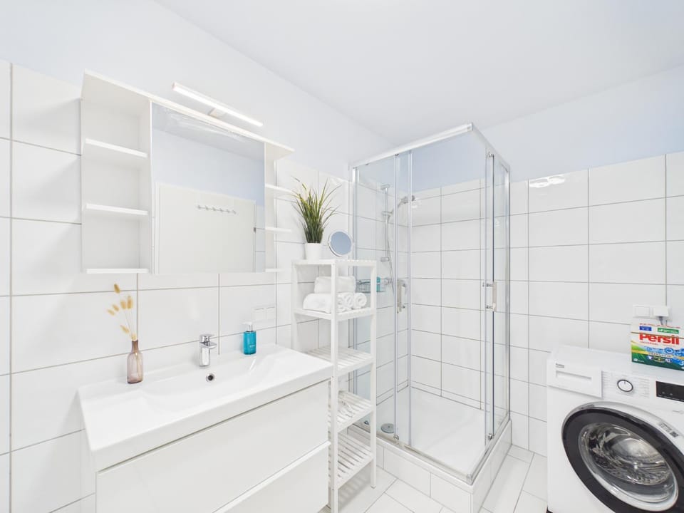 Shower, Bathroom, towels, washing machine