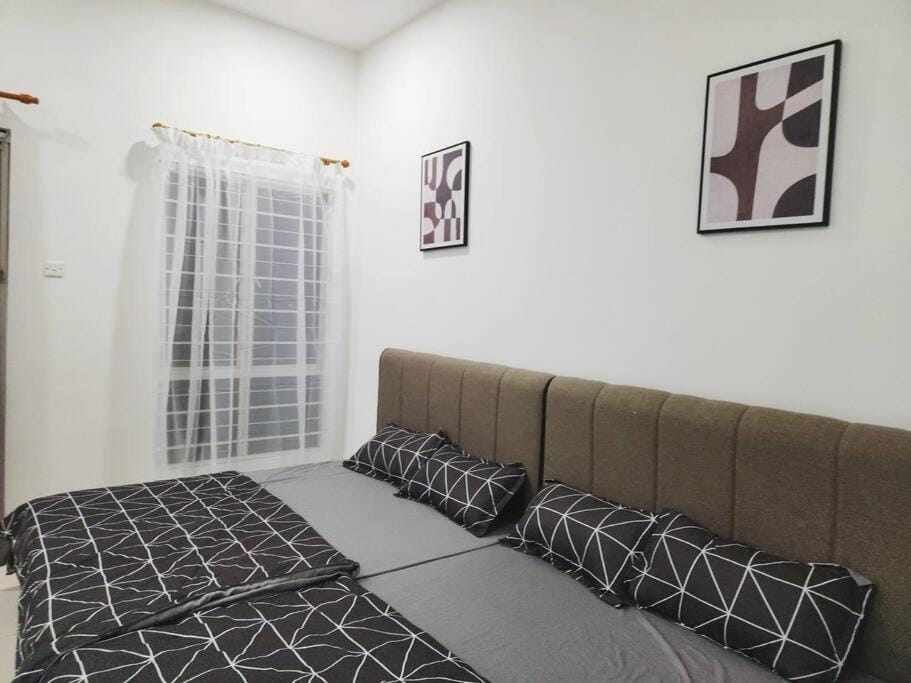 IPOH BOTANI bauhaus 17pax/4BR/mahjong/tv box House in Ipoh