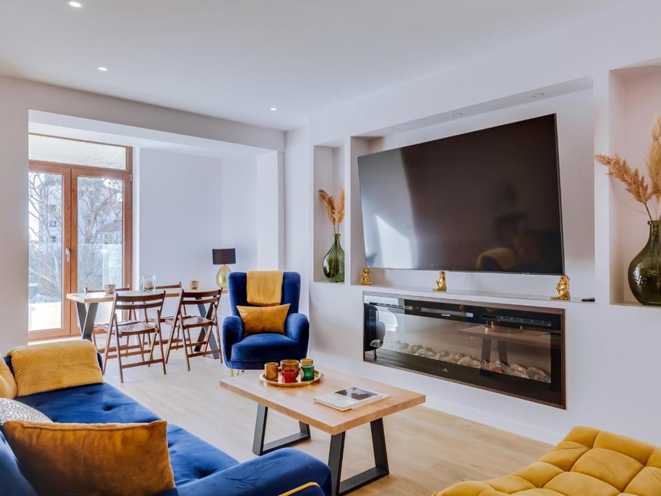TV and multimedia, Living room, Seating area