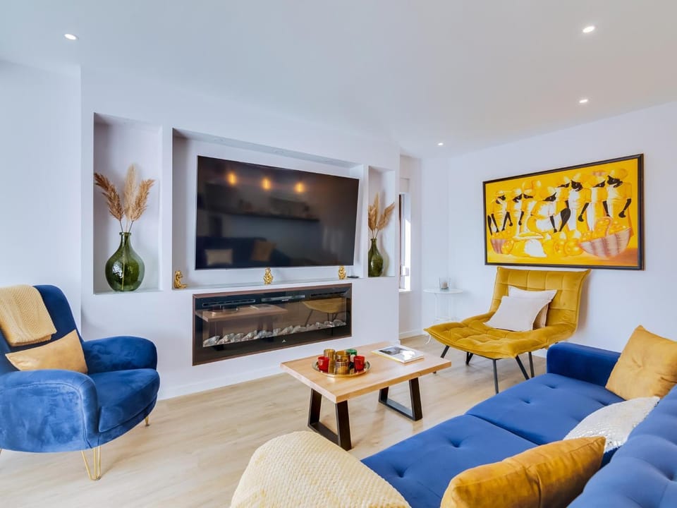 TV and multimedia, Living room, Seating area