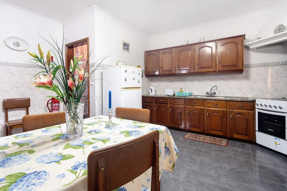 Property building, Kitchen or kitchenette, Living room