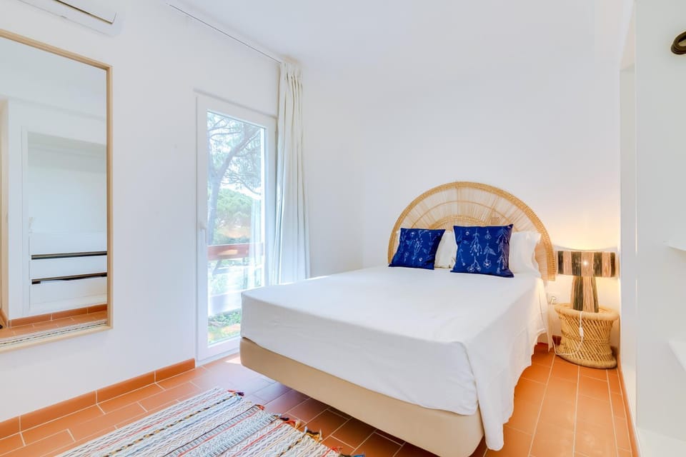Bed, Bedroom, air conditioner