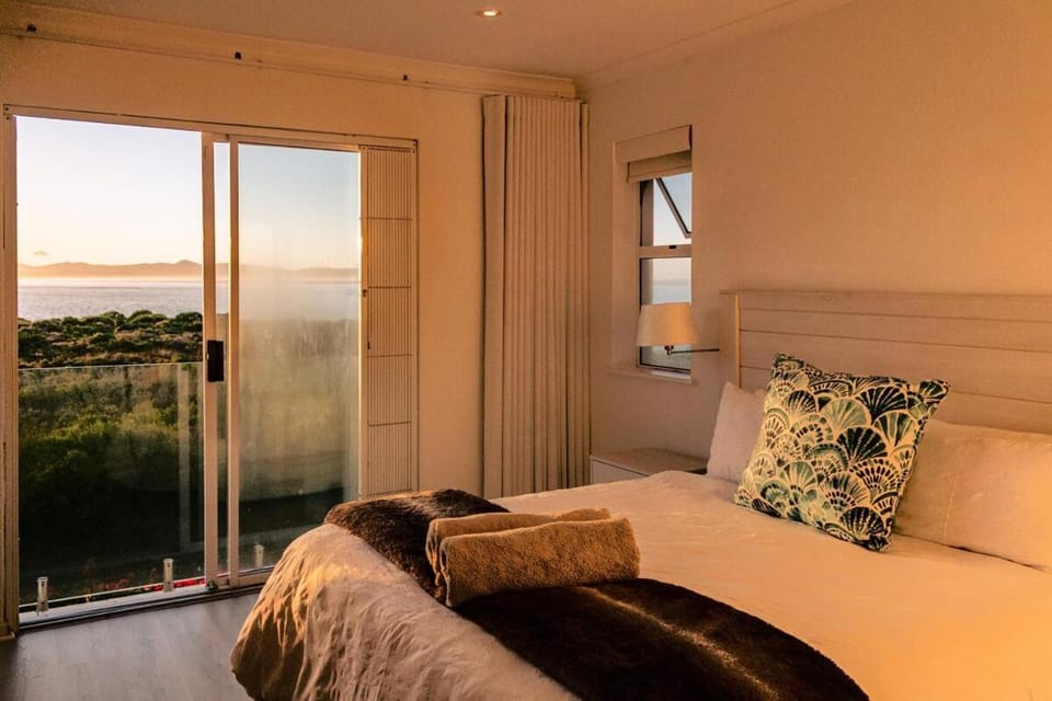 Bed, View (from property/room), Balcony/Terrace, Photo of the whole room, Bedroom