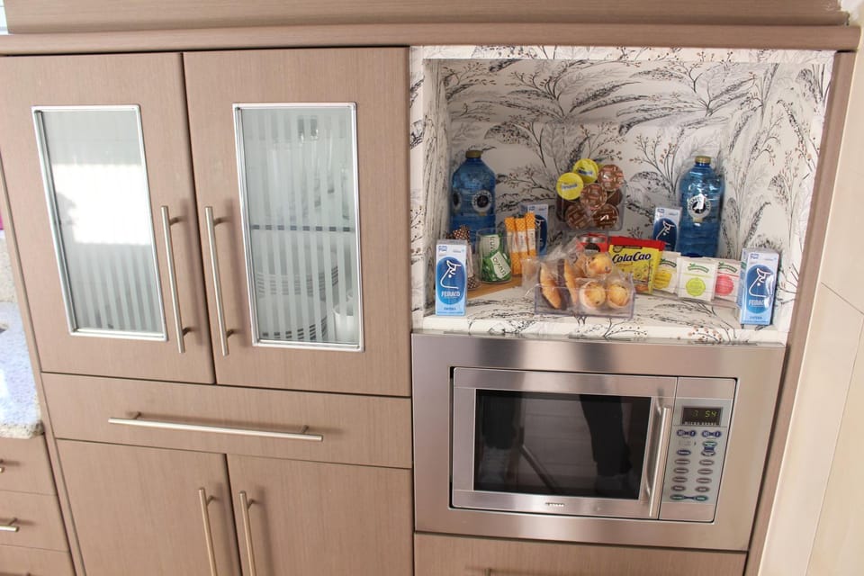 Kitchen or kitchenette, Food and drinks, minibar