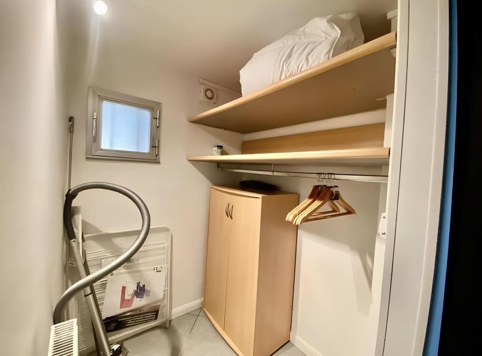 storage, wardrobe