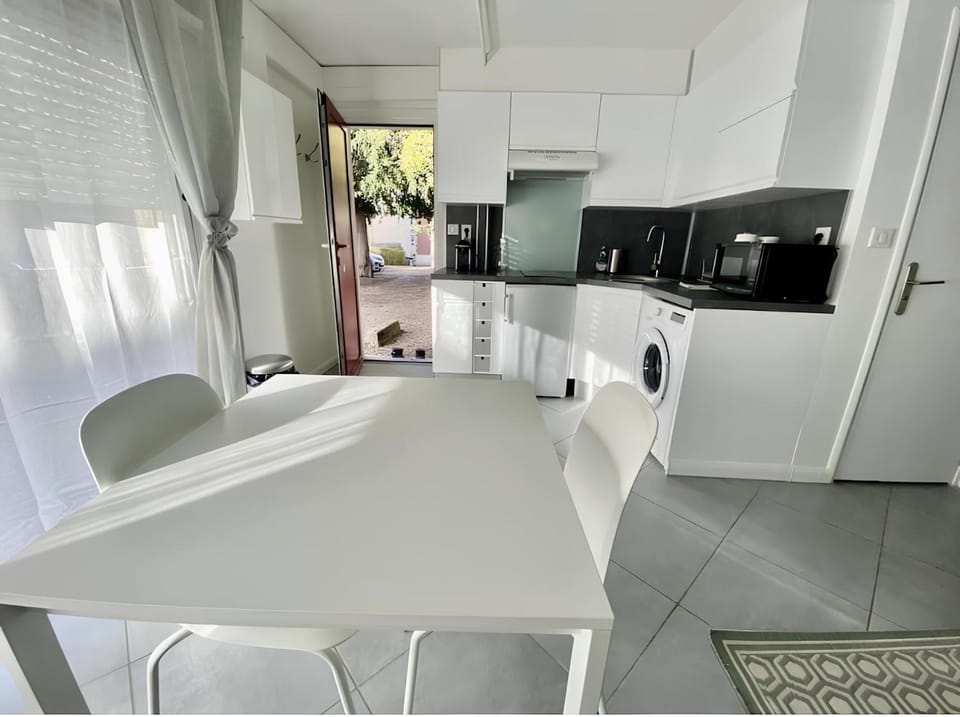 Kitchen or kitchenette, Seating area, Dining area, heating, internet, pet friendly, kitchen