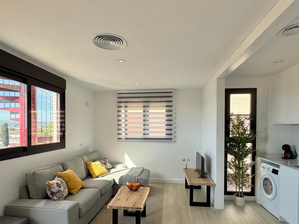 TV and multimedia, Seating area, air conditioner