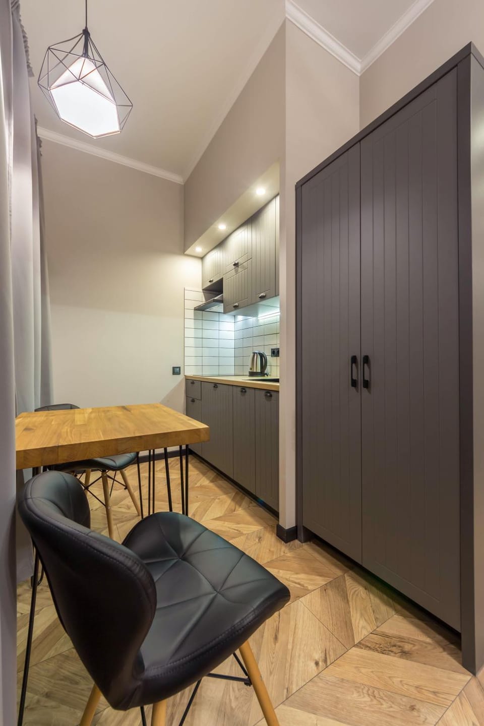 Kitchen or kitchenette, Dining area