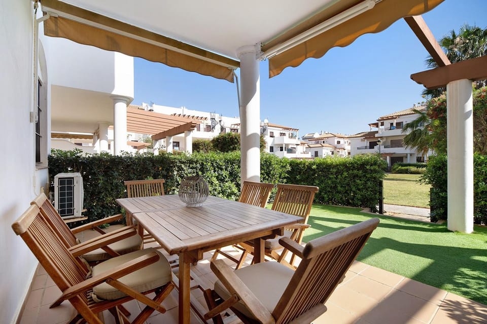 Property building, Balcony/Terrace, Living room