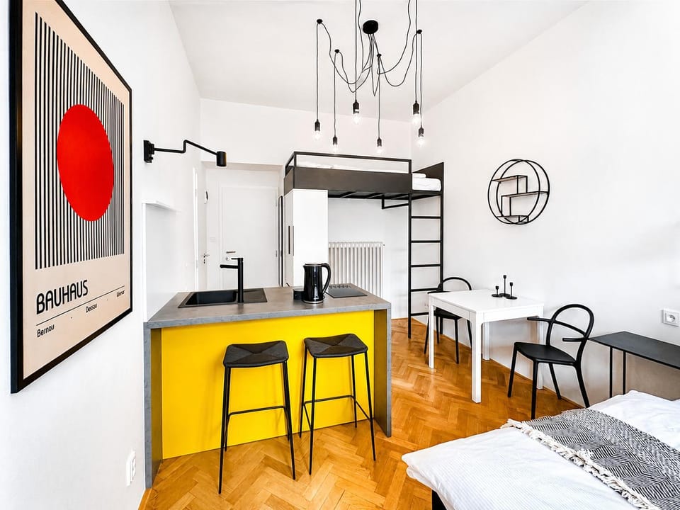 Bed, Kitchen or kitchenette, Photo of the whole room, Dining area, Bedroom