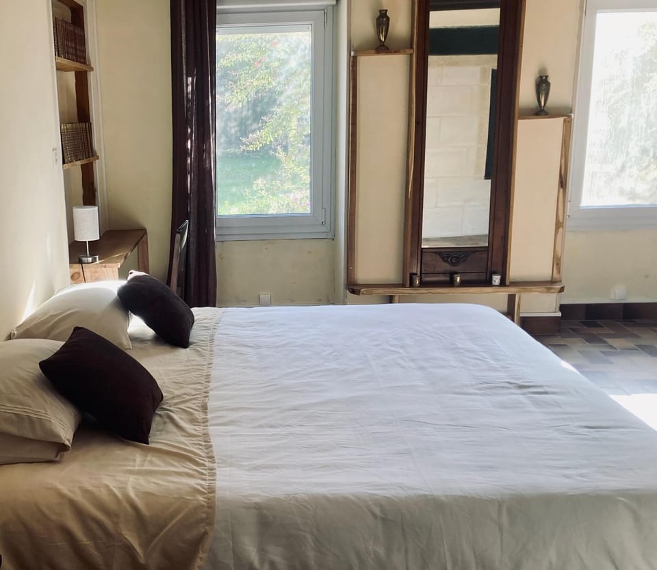 Bed, Photo of the whole room, Bedroom