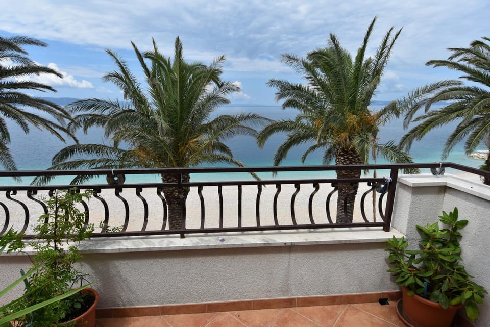 Balcony/Terrace, Mountain view
