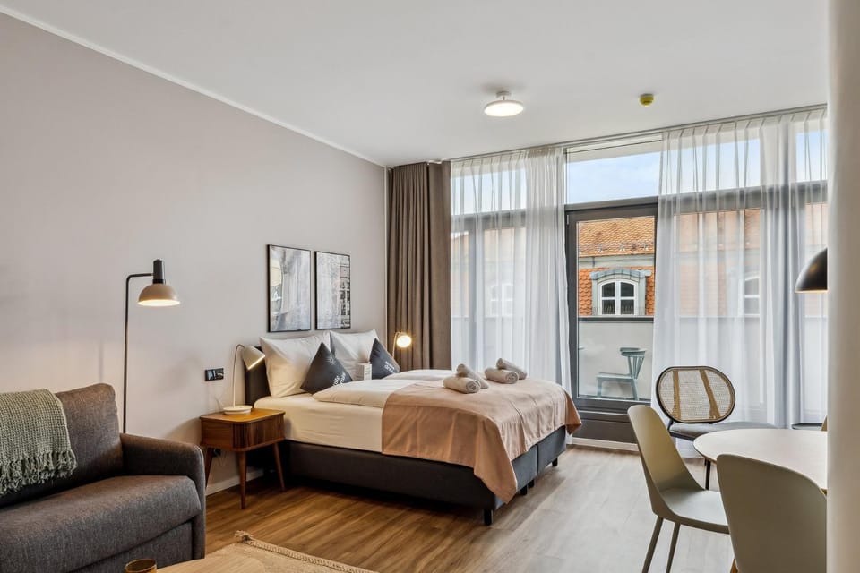 Bed, Photo of the whole room, Seating area