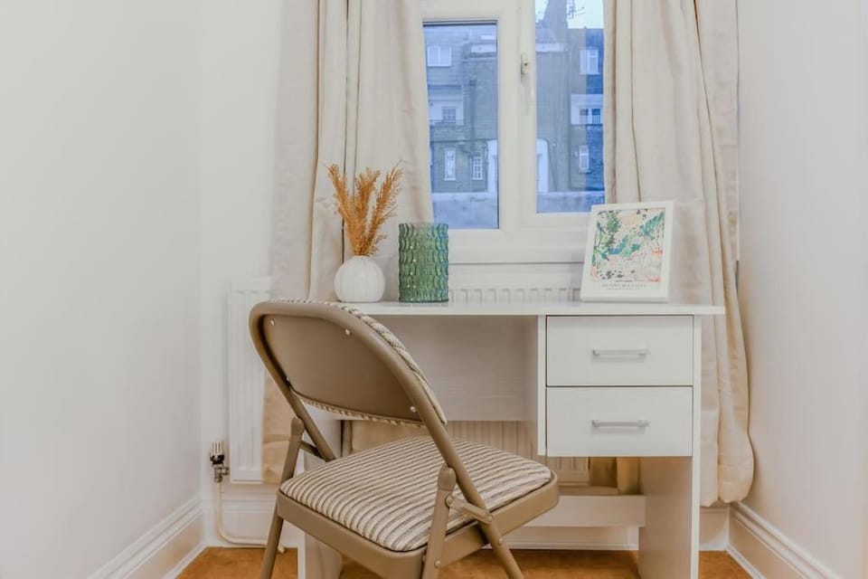 Beautiful 2Bed Apt by Hyde Park Apartment in City of Westminster