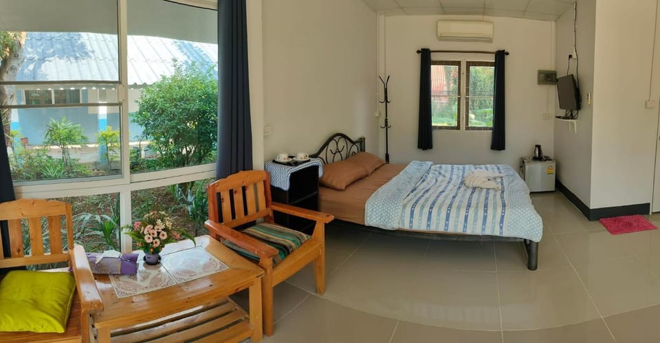 Bed, Photo of the whole room, Bedroom, towels