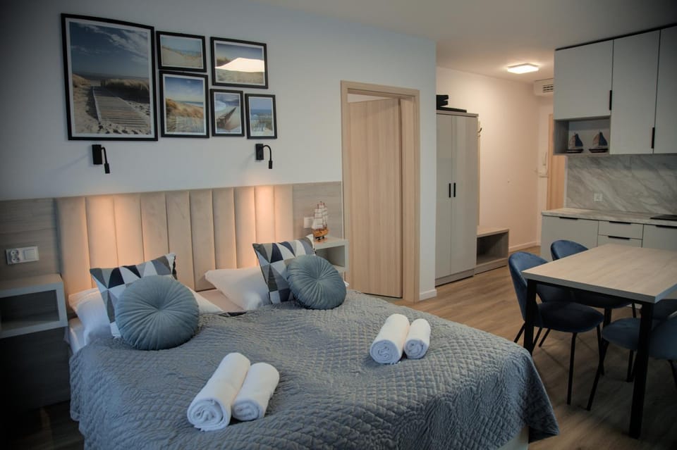 Bed, Kitchen or kitchenette, Photo of the whole room