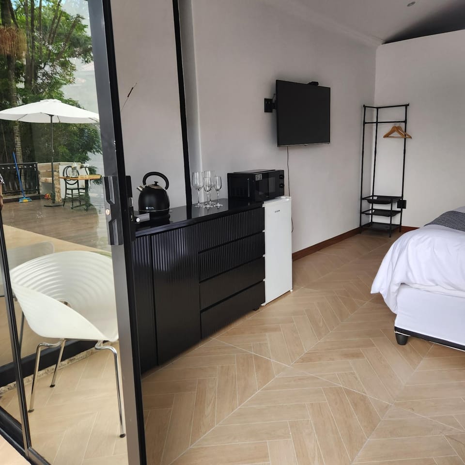 Le Bamboo Guest House And Boat Cruise Bed and Breakfast in Gauteng