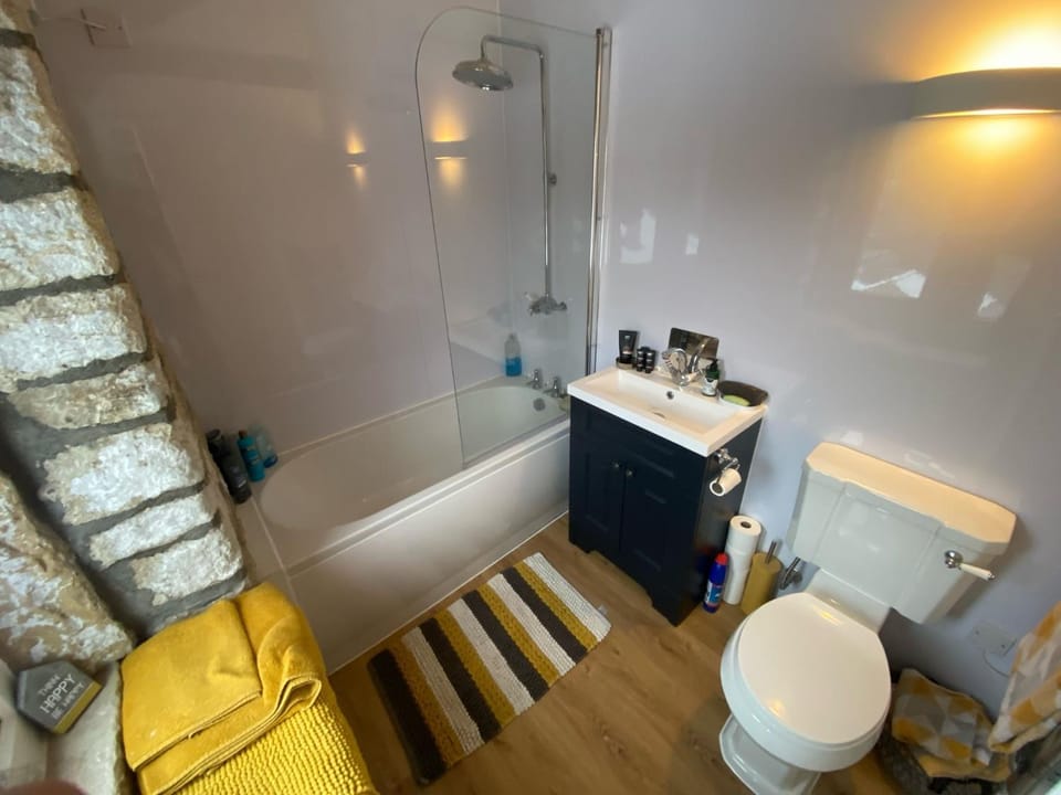 Shower, Toilet, Bathroom, Bath, towels