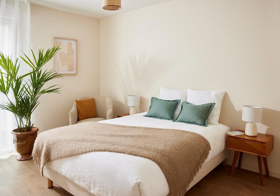 Bed, Photo of the whole room, Bedroom