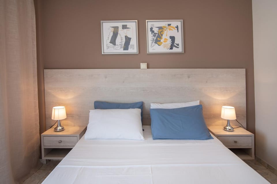Bed, Photo of the whole room, Decorative detail, Bedroom
