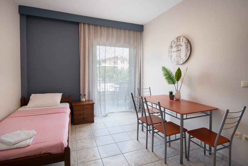 Bed, Living room, Seating area, Dining area